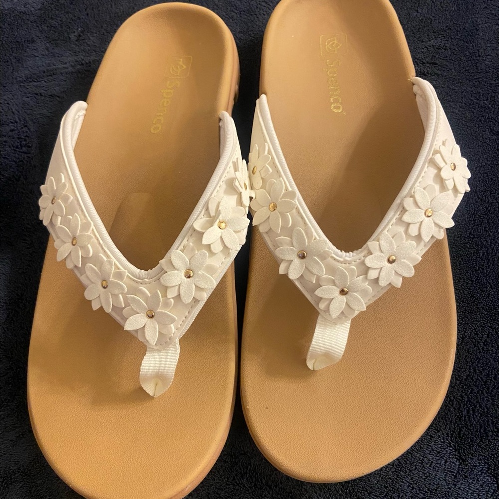 Spenco Flip-flop Sandals with Floral Cutout Design